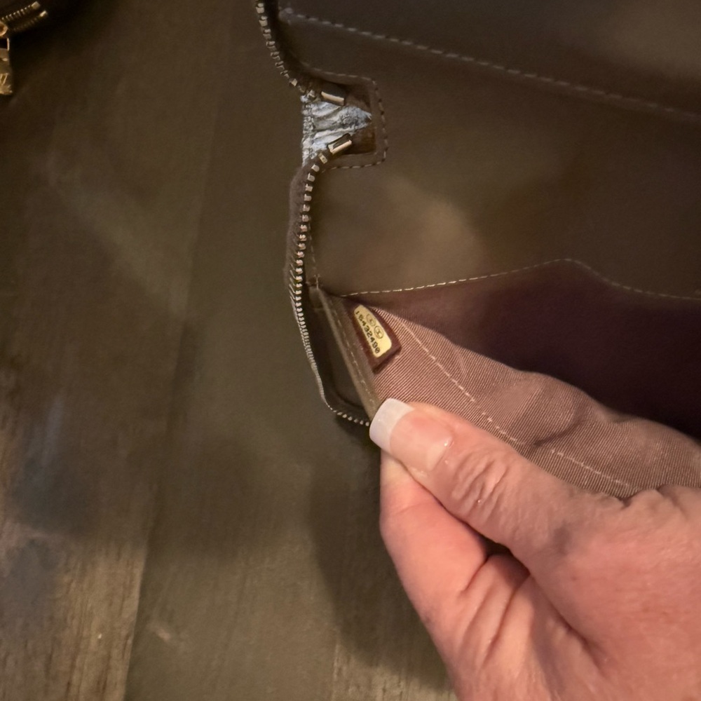 CHANEL Metallic Silver Quilted Wallet- PRICE REDUCED- SEE PHOTOS - Picture 8 of 11